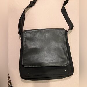Elegant Black Leather Men's Messenger Bag